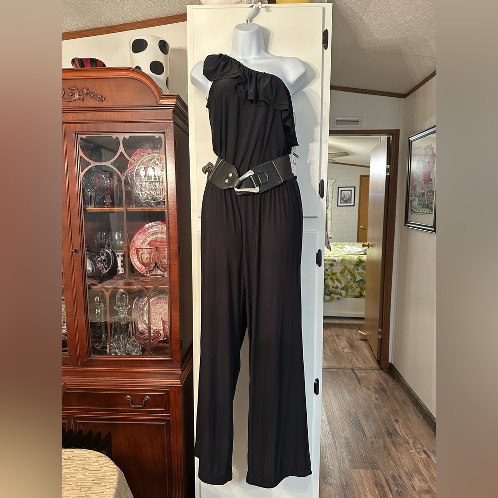 Elegant Black One-Shoulder Jumpsuit - Picture 2 of 5